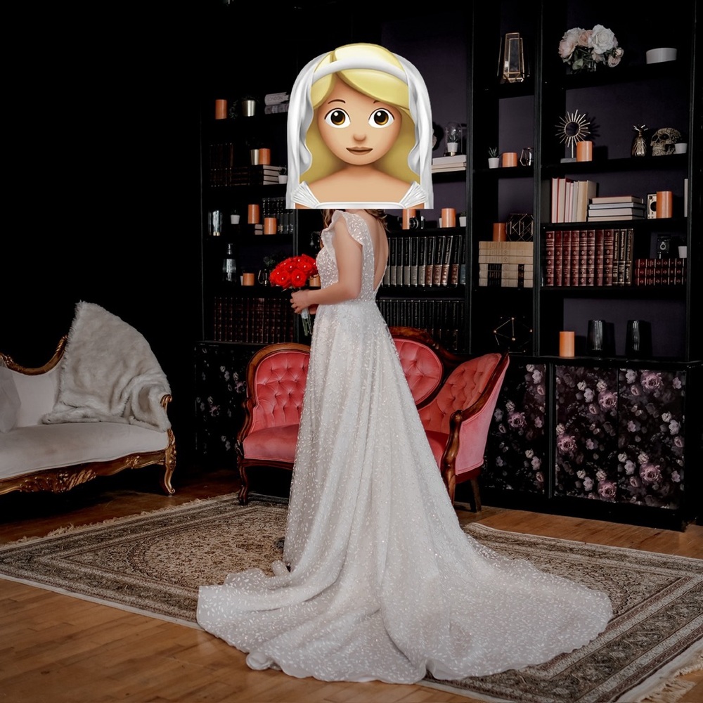 beautiful and elegant wedding dress. 
Original price: $2740.25
Style: Helen - Picture 2 of 5